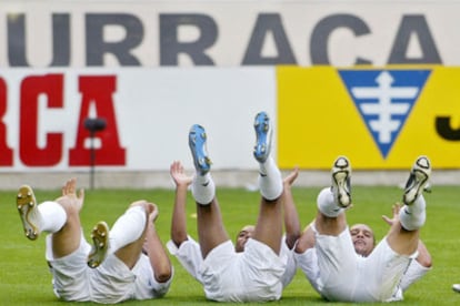 Ronaldo, Robihno y Roberto Carlos hacen la <i>cucaracha.</i>