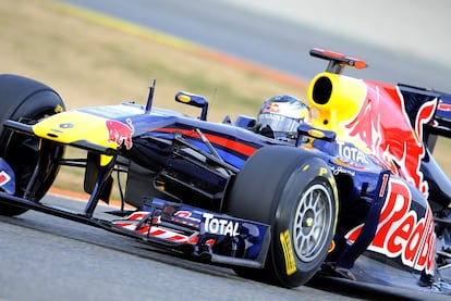 El campeón del mundo, Sebastian Vettel, probando el bólido con el que defenderá este año su título.