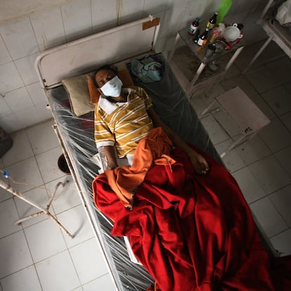 A patient suffering from Tuberculosis , admitted at Government Tuberculosis Hospital , in Allahabad on November 6, 2019 . India continued at the top of the list of patients with tuberculosis, according to a report released by the World Health Organisation on October 17, 2019. It also had the most number of drug-resistant TB cases. According to the report, 26,90,000 people fell will with TB in India, out of which 19,90,000 were notified. The rest were not notified or diagnosed. The report noted India bettering its notification rate and credited the country for improving global notification rates. (Photo by Ritesh Shukla ) (Photo by Ritesh Shukla/NurPhoto via Getty Images)