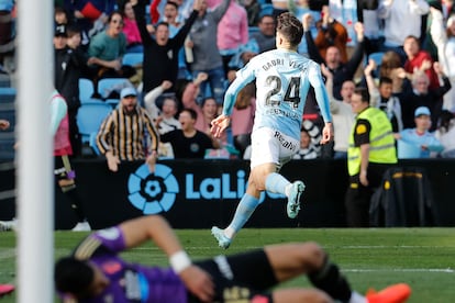 El centrocampista del Celta de Vigo Gabri Veiga celebra tras anotar el 3-0 ante Real Valladolid.