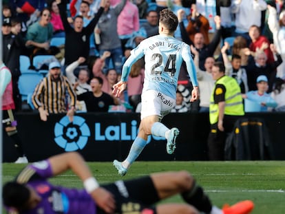 El centrocampista del Celta de Vigo Gabri Veiga celebra tras anotar el 3-0 ante Real Valladolid.