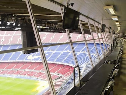 Tribuna de prensa del Camp Nou situada en la tercera gradería de tribuna del estadio.