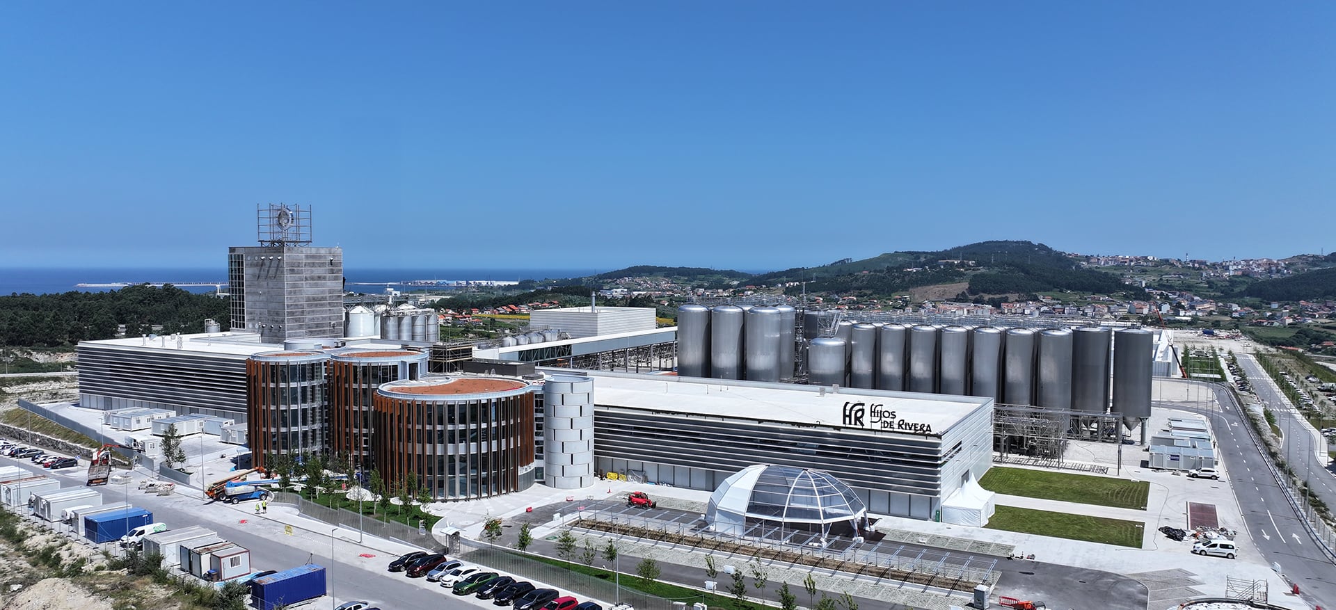 La dueña de Estrella Galicia abre su nueva fábrica con una inversión total de 500 millones