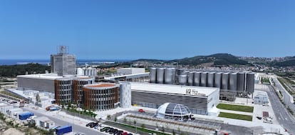 Exterior de la planta, ubicada en el polígono de Morás, en Arteixo (A Coruña).