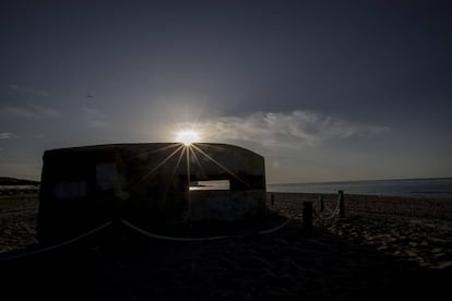 Búnker de la Guerra Civil a la platja de les Dunes de Santa Susanna, Maresme.