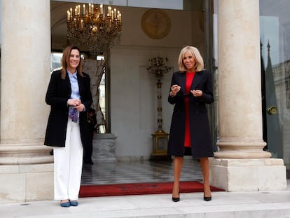 Beatriz Gutiérrez Müller, recibida por Brigitte Macron en París.