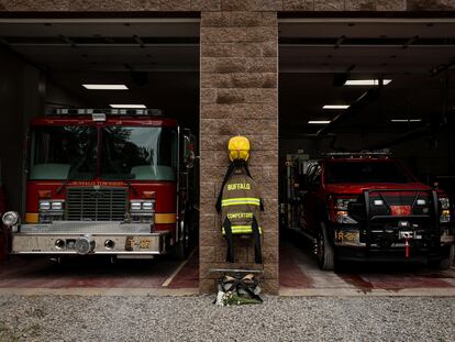 Un memorial para el bombero Corey Comperatore en Buffalo, Pensilvania, el 14 de julio 2024.