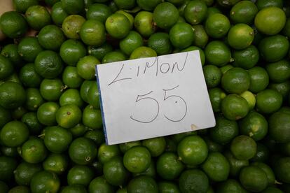 Limones a la venta en el Mercado Álamos, en Ciudad de México.
