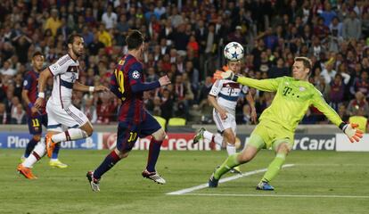 M. 80. 2-0. Tras tumbar a Boateng, Messi supera a Neuer con la vaselina que supuso el segundo gol.