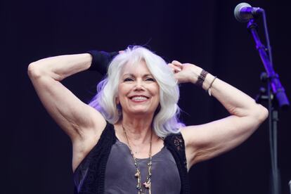 La cantante estadounidense Emmylou Harris durante su actuación del sábado en Azkena Rock Festival.