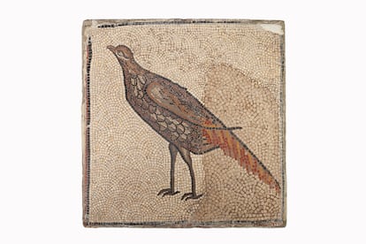 Mosaico que representa a un faisán, del siglo IV, hallado en Quintana del Marco (León), perteneciente al Museo Arqueológico Nacional.