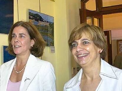 La titular de Medio Ambiente, Esther Larrañaga (a la izquierda), y la portavoz del Gobierno, Miren Azkarate, ayer tras el consejo en Gernika.