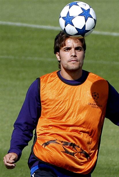 Pedro León, durante el entrenamiento de esta mañana en Valdebebas.