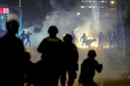 Disturbios en Santa Cruz en las protestas por las presuntas irregularidades durante las elecciones presidenciales.