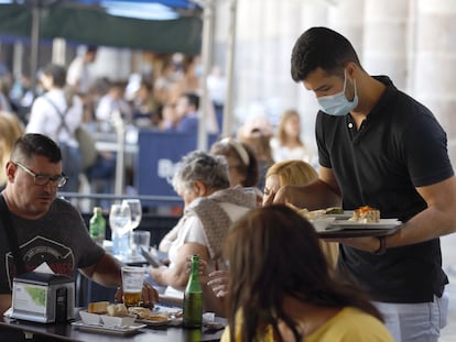 El sector servicios en España sigue creciendo tras la contracción por la pandemia de coronavirus.