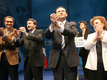 Unai Ziarreta, secretario general de EA; Josu Jon Imaz, presidente del PNV; Juan José Ibarretxe, <i>lehendakari,</i> y Begoña Errazti, líder de EA.