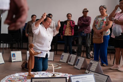 Acto simbólico por los desaparecidos en el departamento del Meta, en la biblioteca de Puerto López, el 7 de diciembre de 2022.