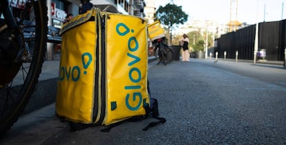 Bolsa de reparto a domicilio de Glovo. 