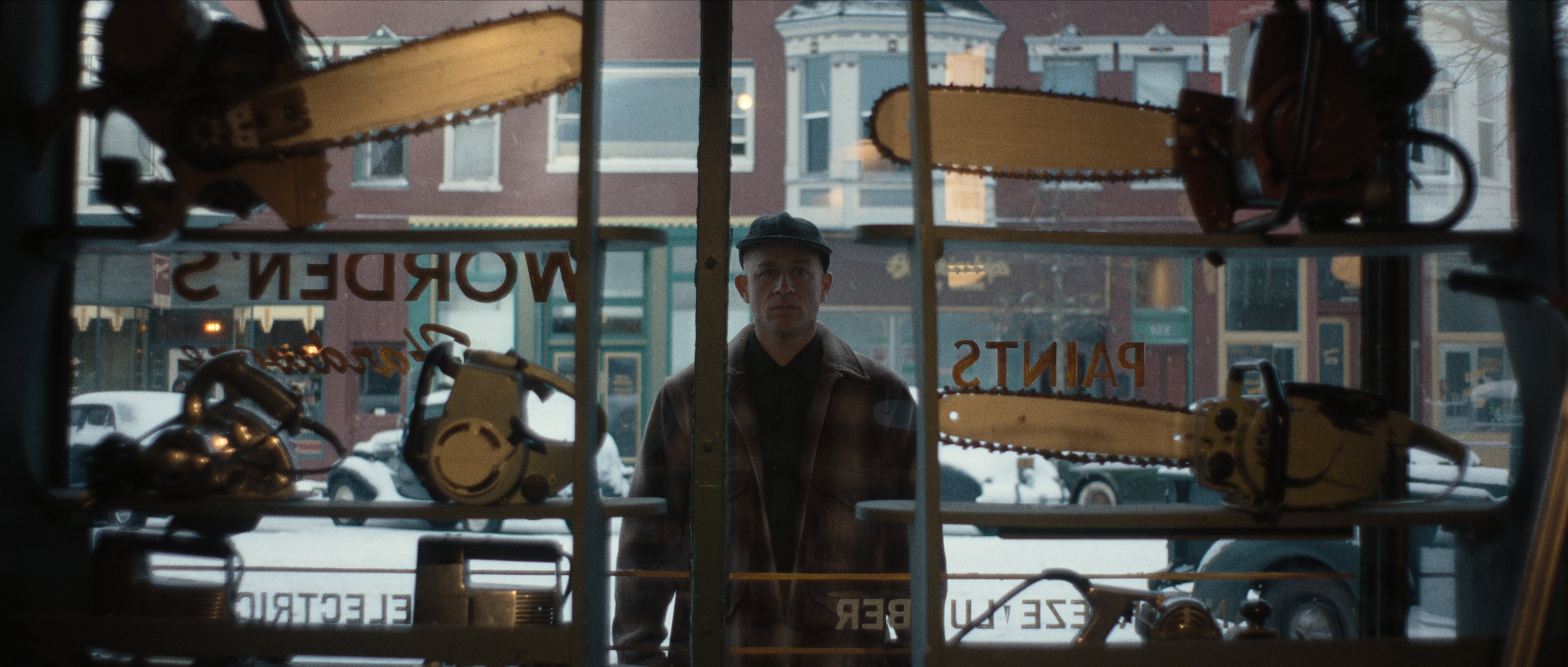 Charlie Hunnam, en el cuarto episodio de 'Monstruo: La historia de Ed Gein'.