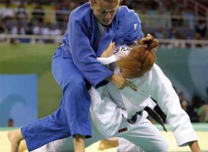 Esther San Miguel en el combate por la medalla de bronce ante la francesa Stephanie Possamai