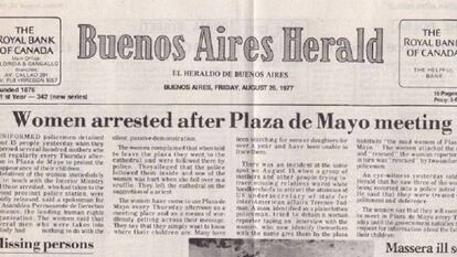 O ‘Buenos Aires Herald’ denuncia, em sua capa de 26 de agosto de 1977, a detenção de integrantes das Mães da Praça de Maio.