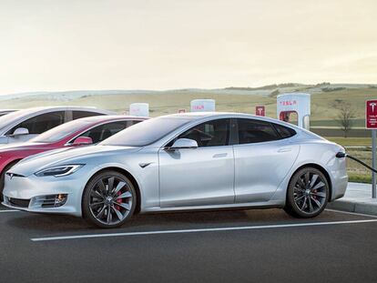 Tesla abre la mayor estación de carga superrápida del mundo