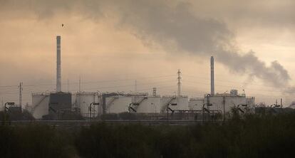 Una de las industrias ubicadas en el Polo Químico de Huelva.