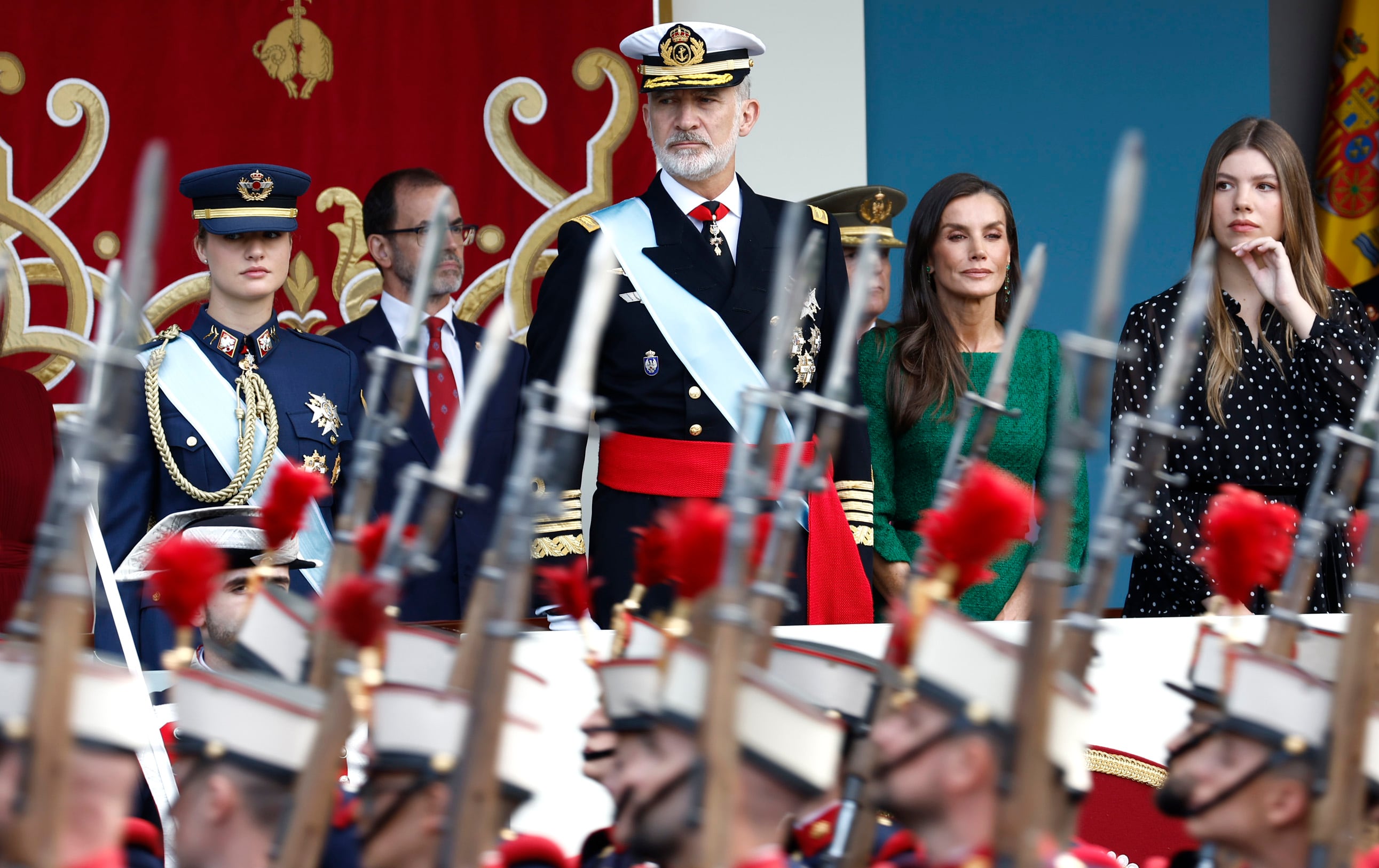 Los reyes Felipe y Letizia, la princesa Leonor y la infanta Sofía, durante el desfile de las Fuerzas Armadas.