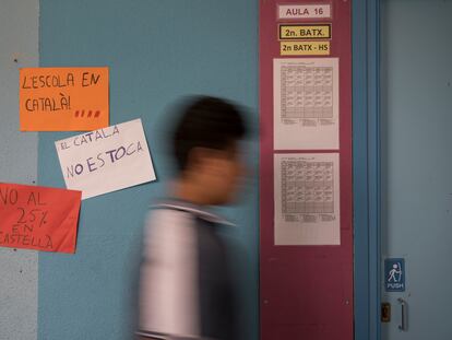 Mensajes contra el 25% de castellano en un centro educativo de Montcada i Reixac.