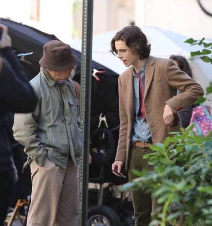 Woody Allen y Timothée Chalamet durante el rodaje de 'A Rainy Day in New York', la última película del director que sigue sin ser estrenada.