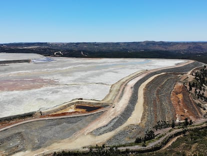 Vista parcial de la balsa de Aguzadera, en la mina de Riotinto (Huelva).