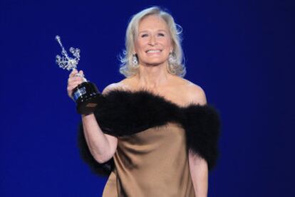 American actress Glenn Close collects her Donostia Award for lifetime achievement.