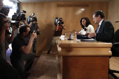 Juan Ignacio Lema con la directora de Navegación Aérea, Carmen Librero, en la rueda de prensa.