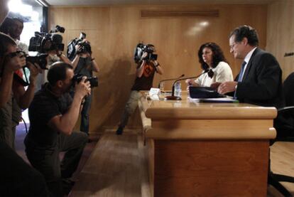 Juan Ignacio Lema con la directora de Navegación Aérea, Carmen Librero, en la rueda de prensa.