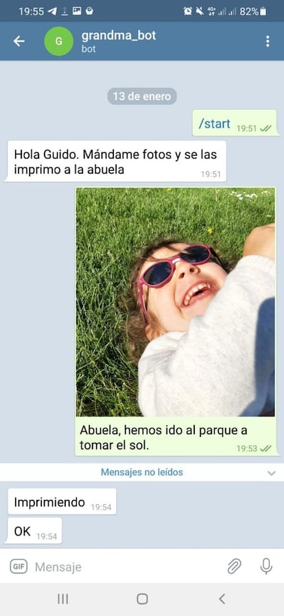 Telegram conversation with the bot. Message reads: “Hello Guido. Send me photos and I will print them for grandma.” “Grandma, we have gone to the park to soak up the sun.” ”Printing. Ok.” Screenshot taken by Guido García.