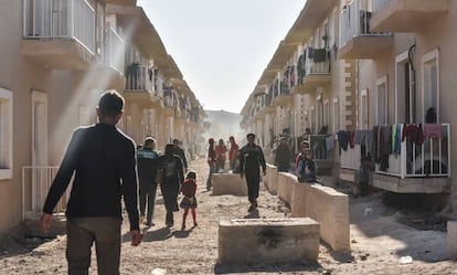 Algunos de los 23.000 desplazados acogidos en el campo temporal de Heryelah.