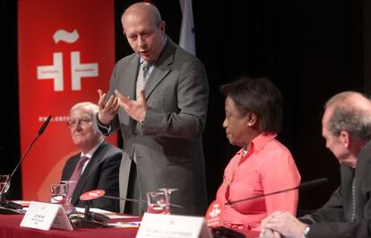 De izquierda a derecha: Víctor de la Concha, director del Instituto Cervantes; José Ignacio Wert, ministro de Educación y Cultura de España; Lucy Molinar, ministra de Educación de Panamá; y José Manuel Blecua, director de la RAE.