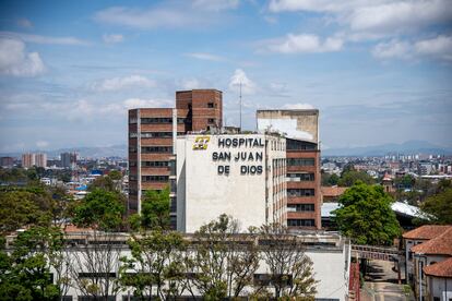 La torre central del hospital San Juan De Dios, en el centro de Bogotá.