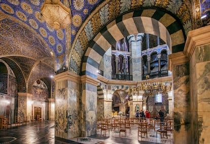 Mosaicos bizantinos en el interior de la capilla Palatina de la catedral de Aquisgrán. 