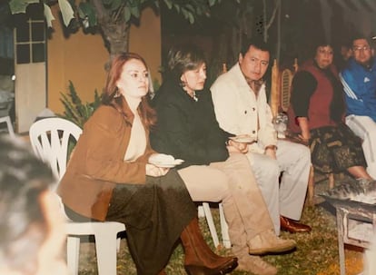 Xóchitl Gálvez (de negro) junto a Nuvia Mayorga y Miguel Ángel Osorio Chong, en una fotografía de archivo.