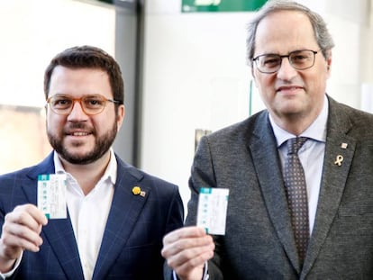 El presidente de la Generalitat, Quim Torra (a la derecha), junto al vicepresidente del Govern, Pere Aragonès, en Barcelona, este sábado. 