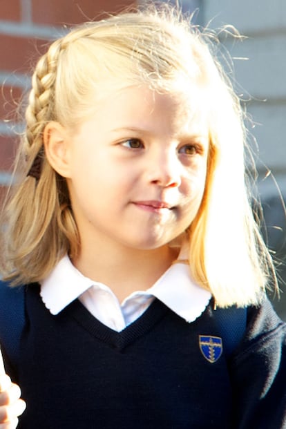 También hemos podido ver a su hermana, la Infanta Sofía, llevando este peinado en un día de colegio.