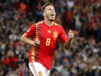 Saul celebra su gol en Wembley.