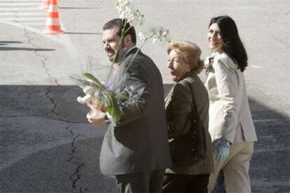 El padre de la Princesa, Jesús Ortiz, con su madre, Menchu del Valle, y su segunda esposa, Ana Togores.