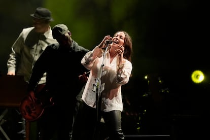Alanis Morissette en el Corona Capital de México.