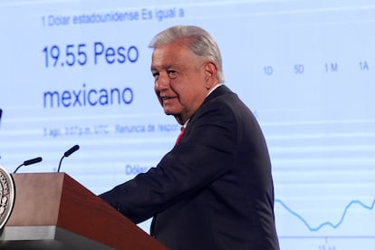 Andrés Manuel López Obrador durante su conferencia de prensa en Palacio Nacional.