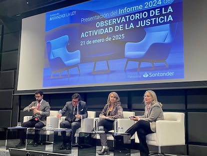 Presentación del último informe del Observatorio de la Actividad de la Justicia. De izq. a dcha., Juan S Mora-Sanguinetti (Banco de España), Miguel Pasqual (TSJ de Murcia); Cristina Retana (Aranzadi LA LEY) y Cristina Sancho (Fundación Aranzadi LA LEY)