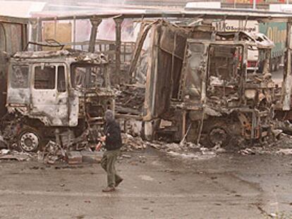 Atentado contra camiones de la empresa Olloquiegui, perpetrado en Irún en octubre de 2003.