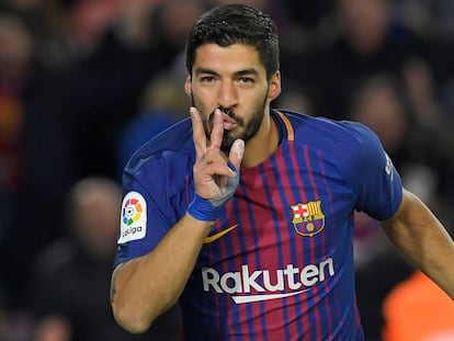 Luis Suárez celebra el seu gol en el partit d'anada de Copa del Rei entre el Barcelona i el València