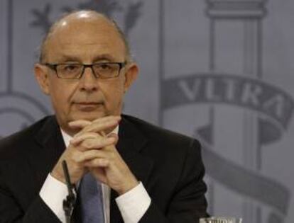 El ministro de Hacienda, Cristóbal Montoro, durante la rueda de prensa posterior a la reunión del Consejo de Ministros. EFE/Archivo